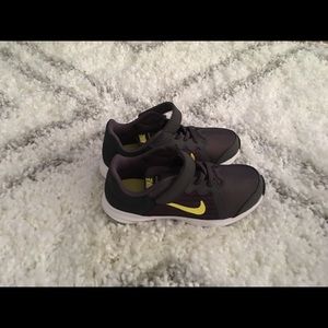 Boys Nike shoes Downshifter 8, Excellent condition